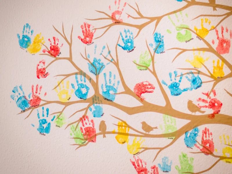 kinderarztpraxis_seehausen_wanddeko_haende_01